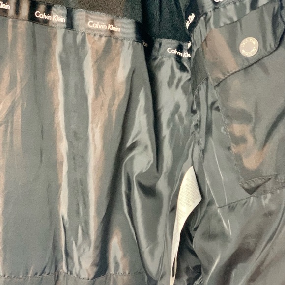 Women’s Black Calvin Klein Winter Jacket size Large - classic style and comfort - Picture 4 of 5